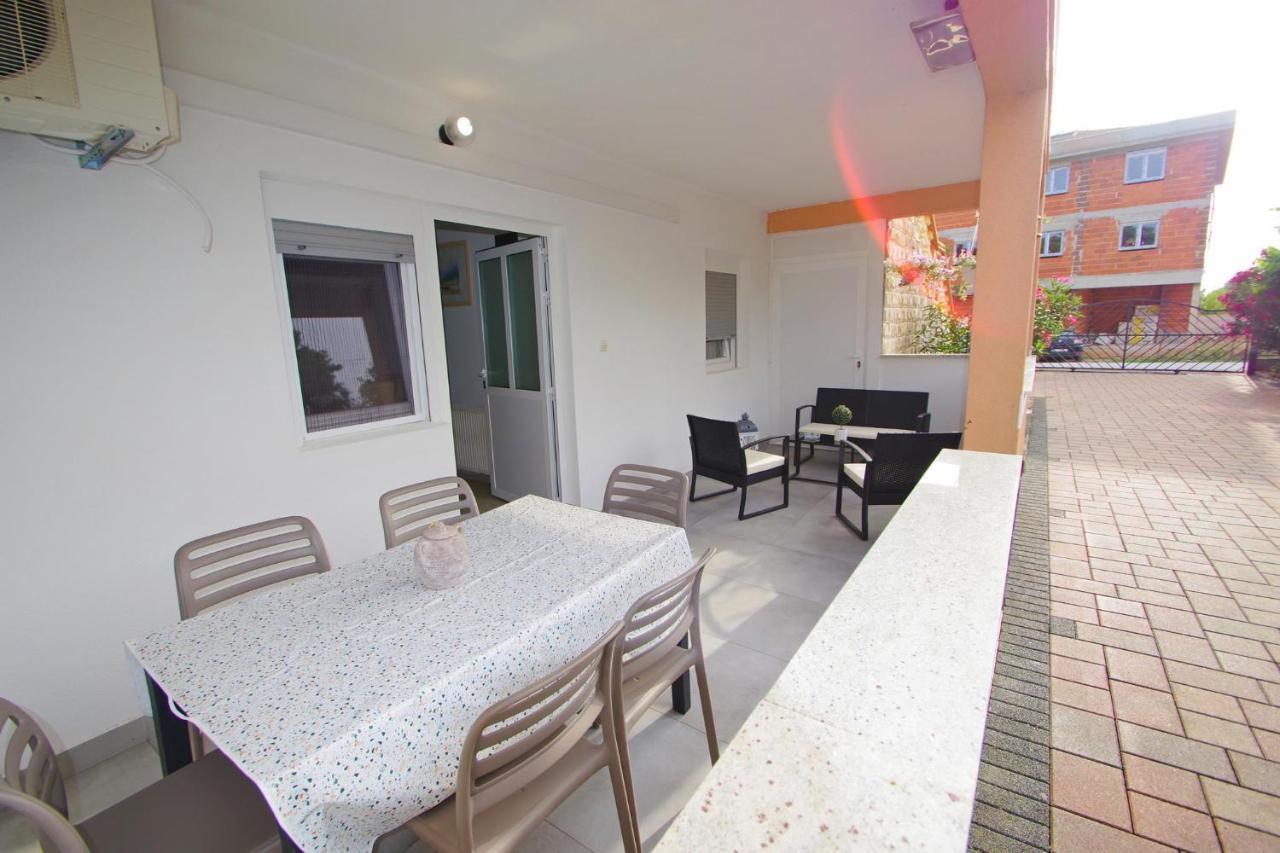 Apartment Pineta In Village Valbandon Exterior photo