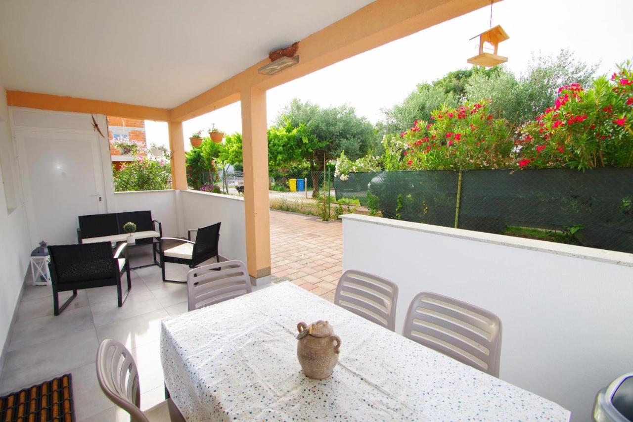 Apartment Pineta In Village Valbandon Exterior photo
