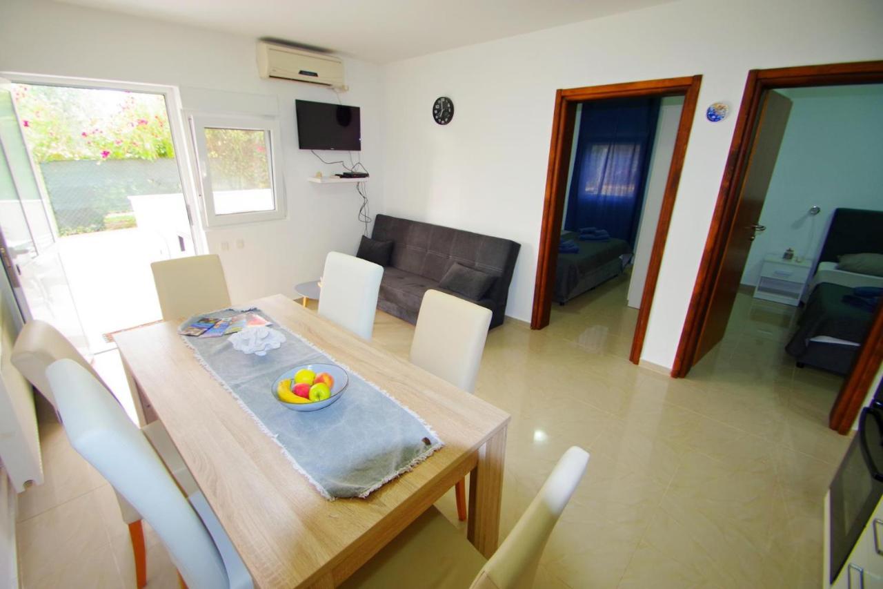 Apartment Pineta In Village Valbandon Exterior photo