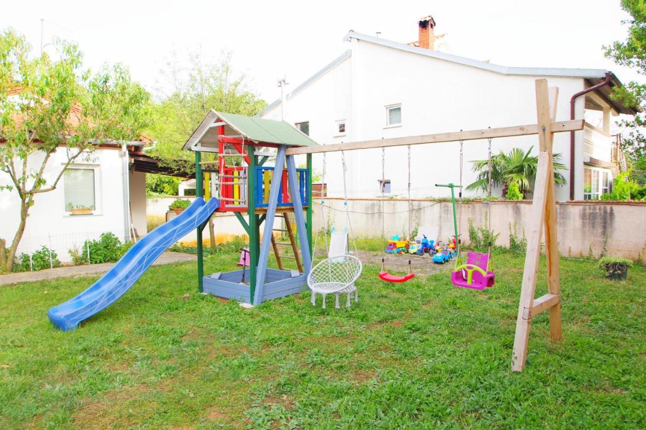 Apartment Pineta In Village Valbandon Exterior photo