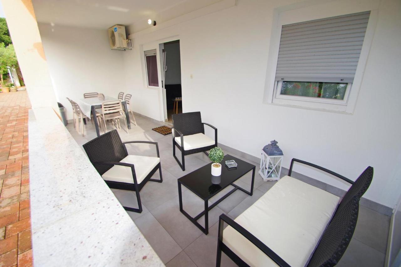 Apartment Pineta In Village Valbandon Exterior photo